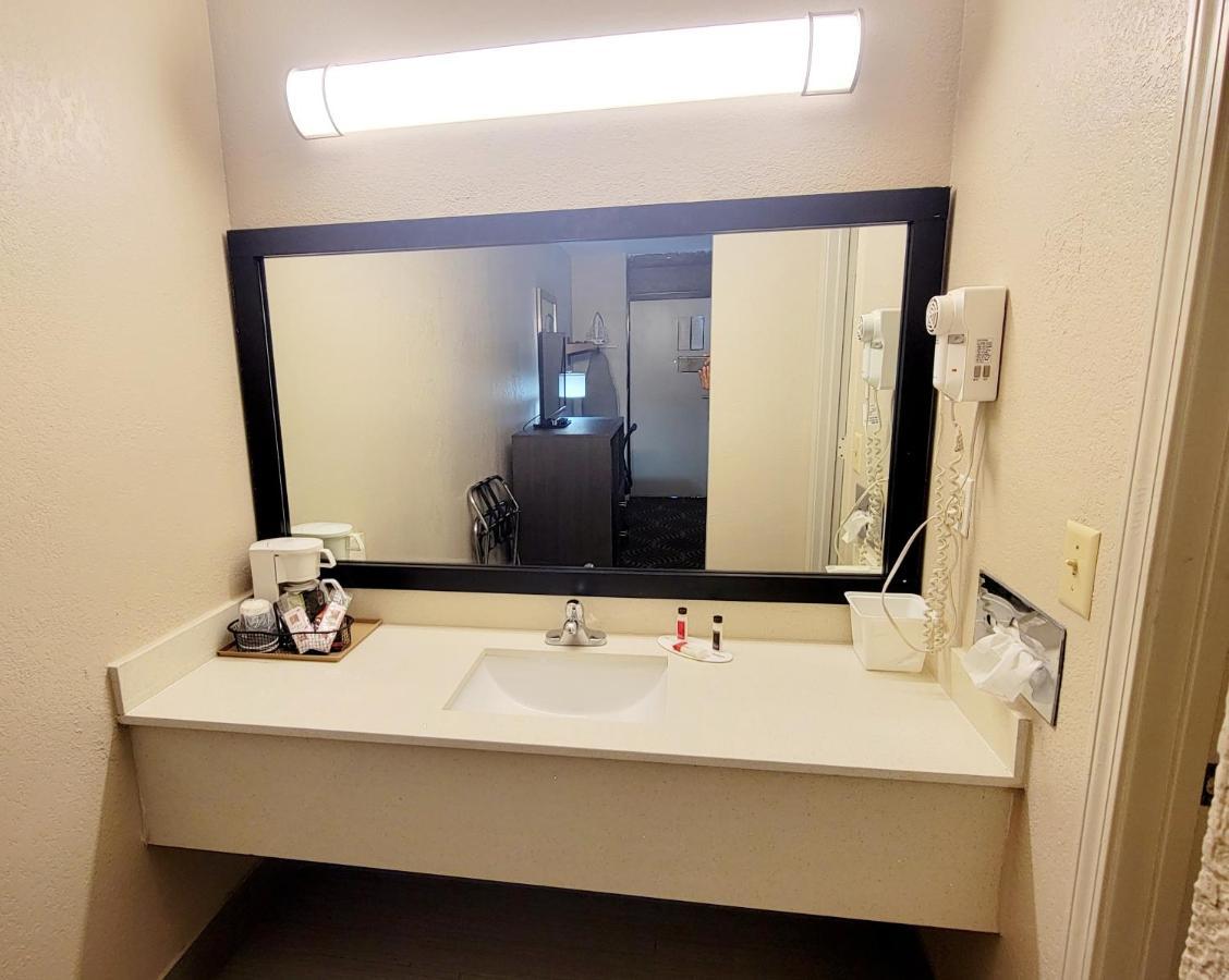 Super 8 By Wyndham Marion Nc Hotel Kültér fotó
