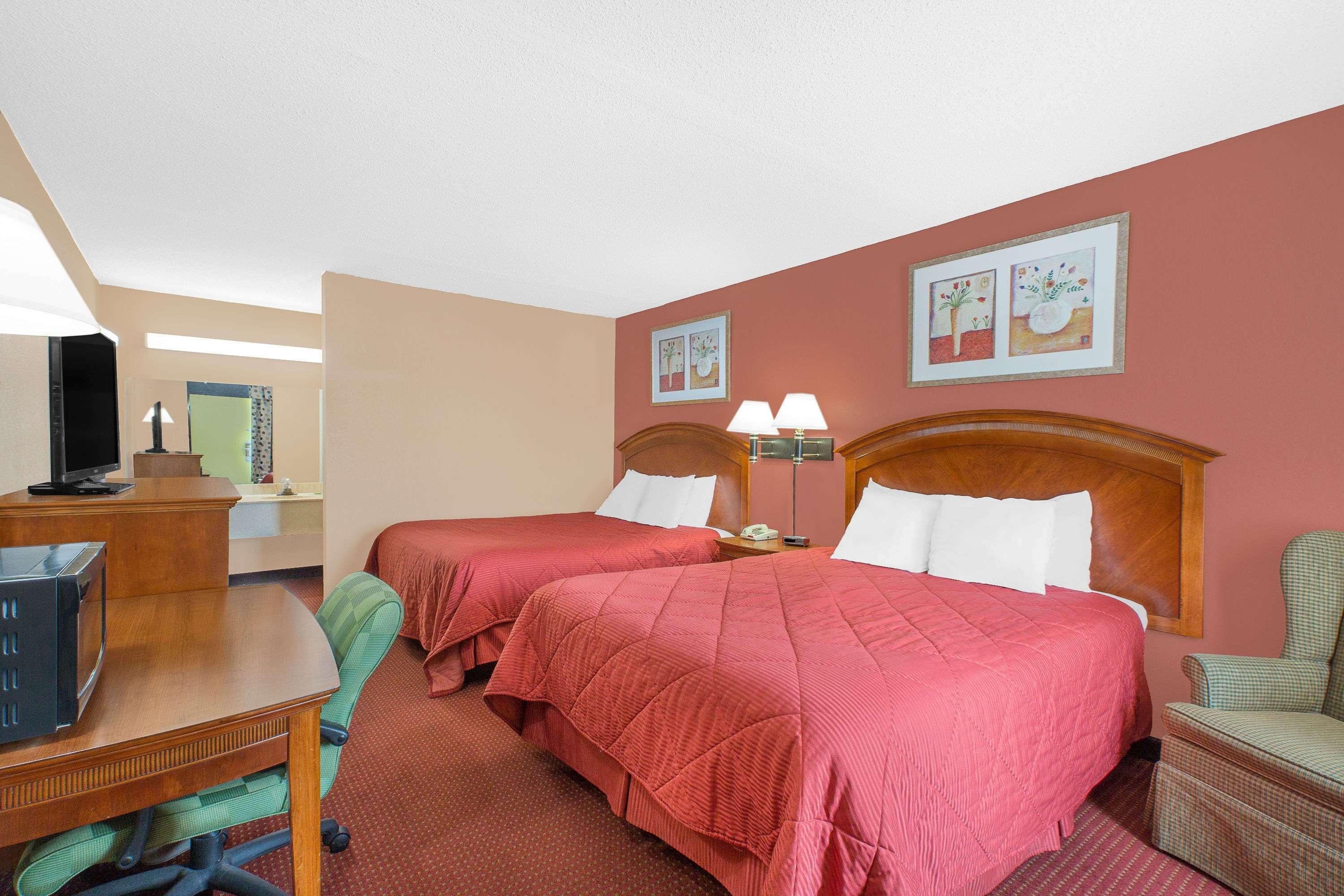 Super 8 By Wyndham Marion Nc Hotel Kültér fotó